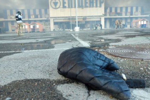Удар по «Епіцентру» в Харкові: слідчі знайшли ще одне тіло (фото)