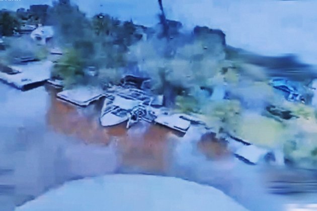 Прикордонники поцілили FPV-дронами по двох ворожих човнах (відео)