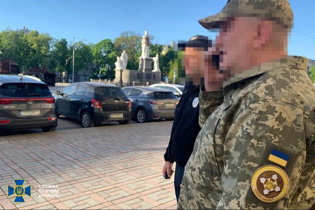 СБУ проводить безпекові заходи у центрі Києва. Перевіряють документи та оглядають машини (фото)