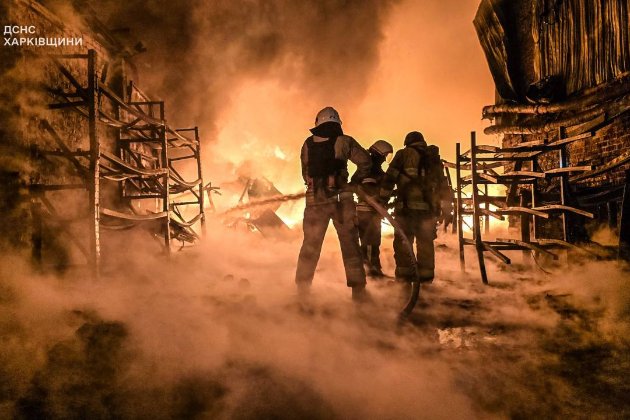 Нічна атака «шахедів»: у Харкові загорілися склади площею 3 тис. кв. м
