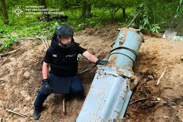 У київському лісі знайшли бойову частину ракети Х-69 (фото) 