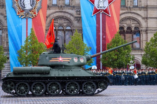 На параді у Москві показали удвічі менше бронетехніки, ніж торік (фото)