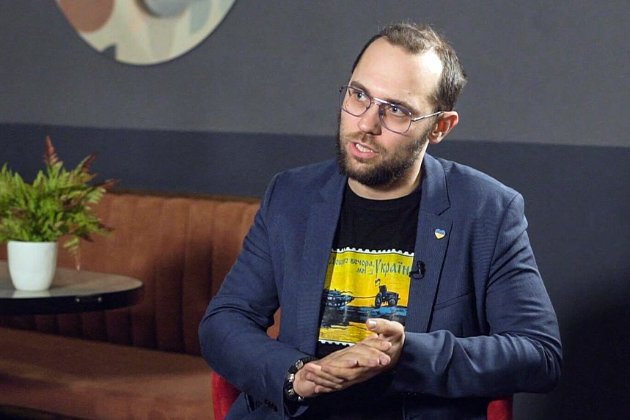 Чеський політик обурив росіян своїми шкарпетками з зображенням кремля у вогні (фото)