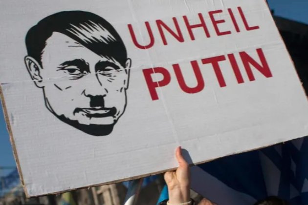 Російський суд заборонив меми, які порівнюють путіна з Гітлером