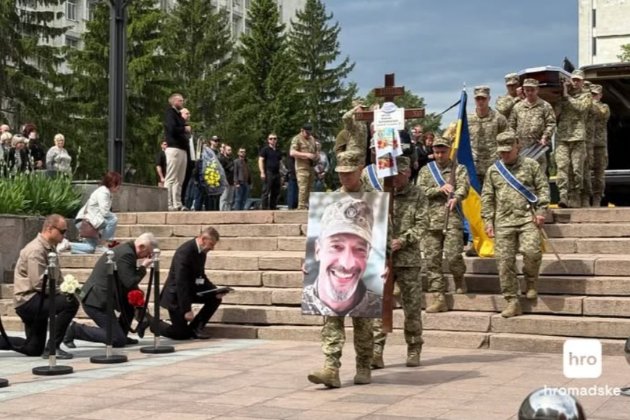 У Києві попрощалися із загиблим телеведучим та військовим Максимом Неліпою (фото, відео)