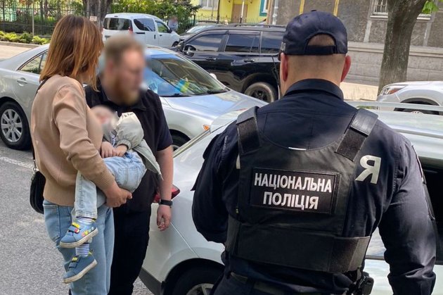 Жінку, яка «продала» дворічного сина за 1 млн грн, відправили на вісім років за ґрати (фото)