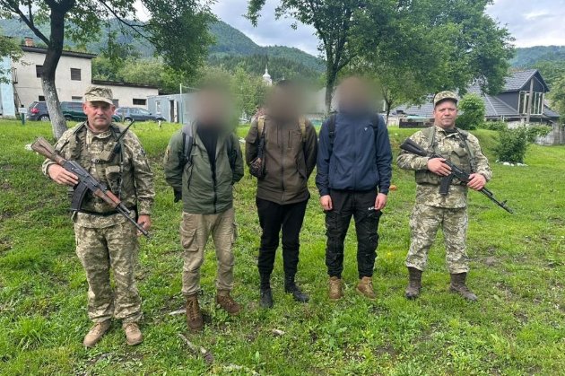 Чоловіки два дні блукали у горах «змоклі, змерзлі та голодні», намагаючись потрапити в Румунію