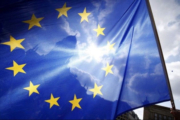 Лідери ЄС розглядають можливість купівлі зброї у США для України — Bloomberg