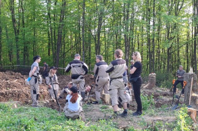 Ексгумація на Тернопільщині завершується: віднайдено останки понад 30 осіб