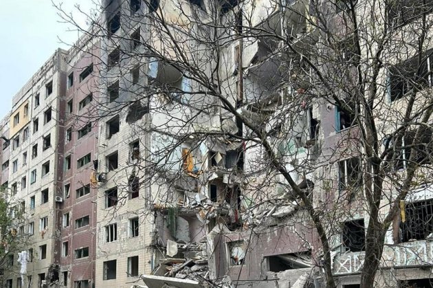 Росія скинула авіабомбу на багатоповерхівку в Костянтинівці — поранено щонайменше 12 людей