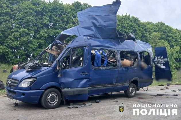 На Сумщині російські військові атакували рейсовий автобус: 9 загиблих, є поранені