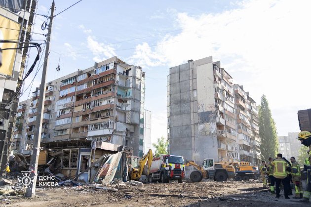 Руйнування будинку в Києві: на ранок відомо про 24 загиблих, зокрема трьох дітей (фото)