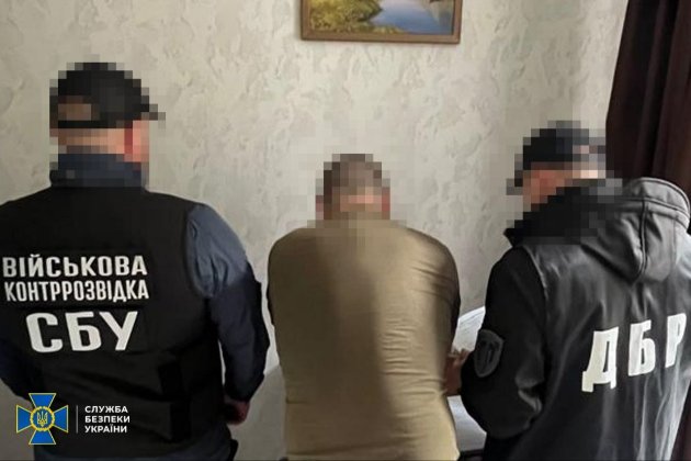Правоохоронці викрили безпідставне нарахування «бойових» виплат військовим на 2,6 млн грн
