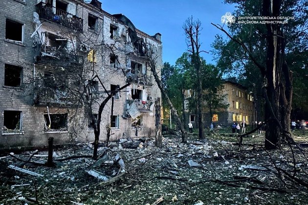 Вночі ворог масовано атакував Дніпропетровщину: десятки поранених, пошкоджені будинки (фото)