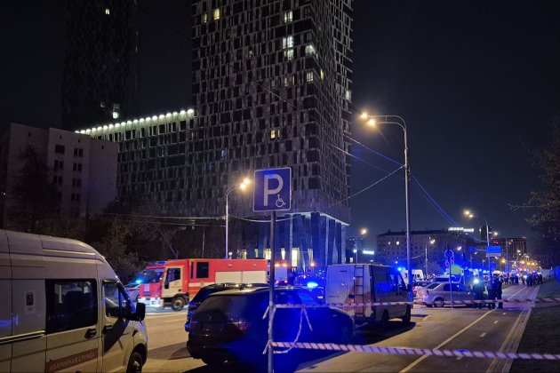 У Москві дрон влучив у багатоповерхівку за 6 км від Кремля (фото, відео, карта)