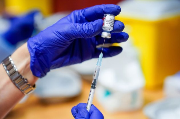 В Україну прибула нова партія вакцини Pfizer