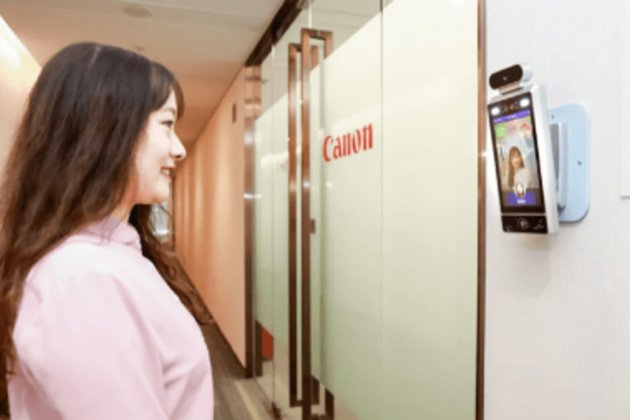 Canon встановила у китайському офісі камери зі штучним інтелектом, які пропускатимуть лише усміхнених співробітників