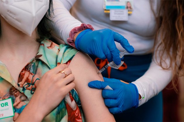 В Україні можуть почати вакцинувати неповнолітніх через штам «Дельта»