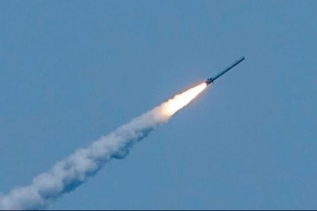 Російські ракети влучили в СТО у Сарнах: троє загиблих (оновлено)