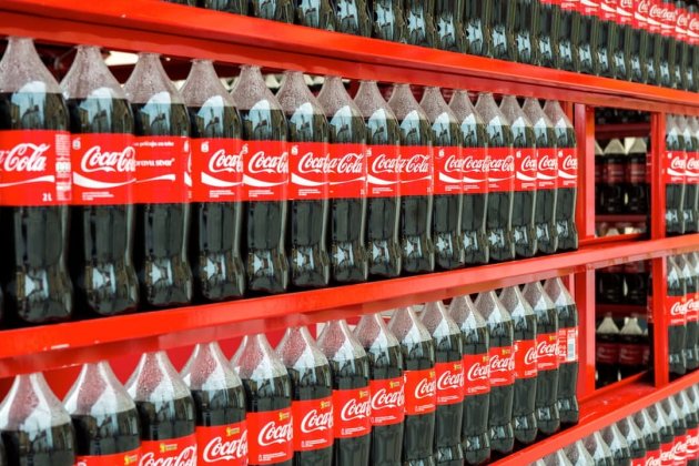 Без Coca-Cola: в росії зупиняють виробництво та продаж напоїв компанії
