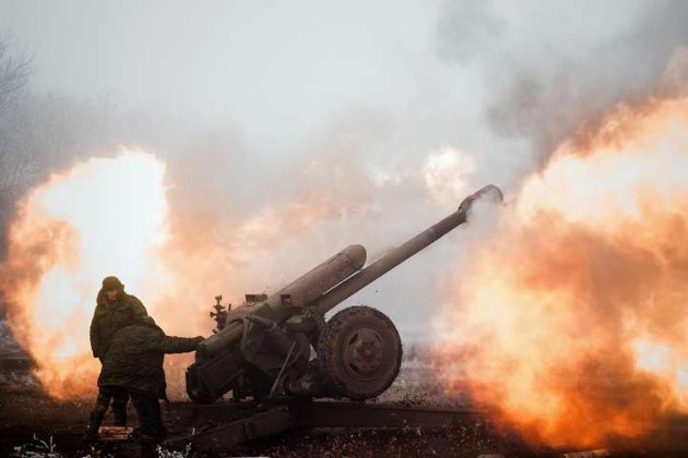 Вночі окупанти із артилерії обстріляли дві громади на Дніпропетровщині