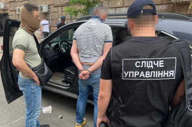 В Одесі затримали голову благодійного фонду, який торгував гумдопомогою для ЗСУ — СБУ (фото)