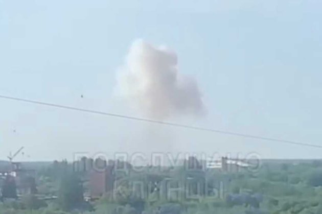 У Брянській області пролунали вибухи і трапилася пожежа (відео)