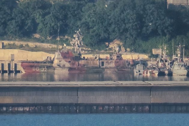 Окупанти підняли та переправили до Новоросійська вартовий корабель «Донбас» (фото)