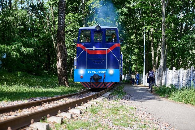 У Києві відновила роботу дитяча залізниця (фото)