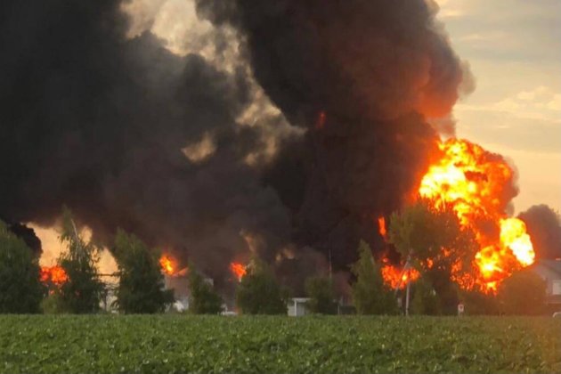 На Дніпропетровщині внаслідок ракетної атаки вибухнув резервуар з паливом, є загиблий