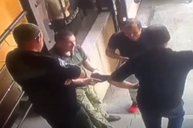Чиновник Генштабу застосував зброю у спальному районі Києва, його відсторонили — Резніков (відео)