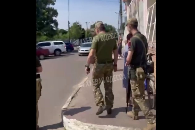 Працівник військкомату стріляв на ринку в Рені: поліція відкрила справу (відео)