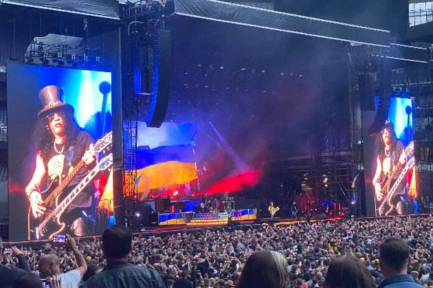 Guns N' Roses розпочали світове турне з пісні на підтримку України (відео)