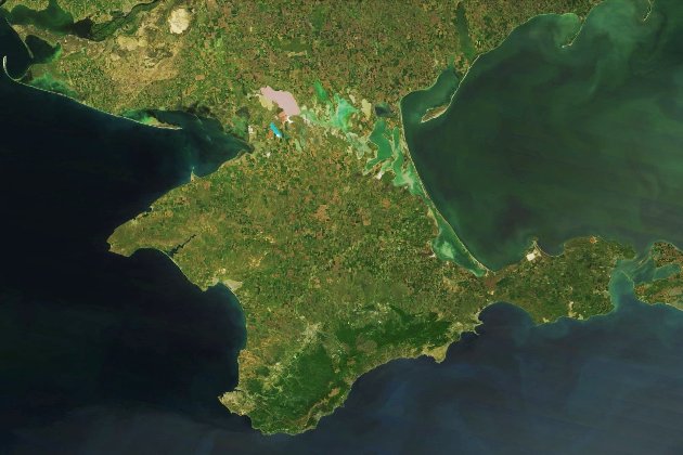 Британська розвідка показала оборонні укріплення росіян на півночі Криму (фото)