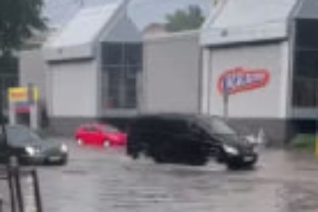 У Києві підтопило вулиці через сильну зливу — Кличко (відео)