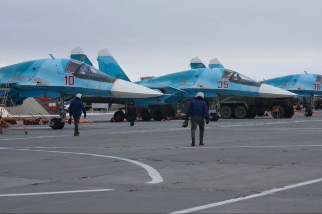 З'явилися супутникові фото результатів атаки дронів на аеродром у Морозовську