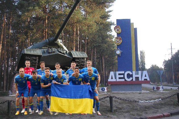 З поля — на штурм. Українці відреагували мемами на поразку збірної на Євро-2024 румунам