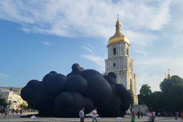 У Києві представили скульптуру «Чорна хмара», яку Україна повезе на Burning Man 