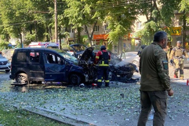 Окупанти вдарили по центру Сум: є загиблі та постраждалі (фото, відео)