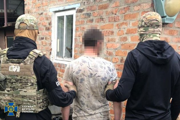 СБУ затримала зрадника, який передавав окупантам «графіки» бойових вильотів авіації на Хмельниччині