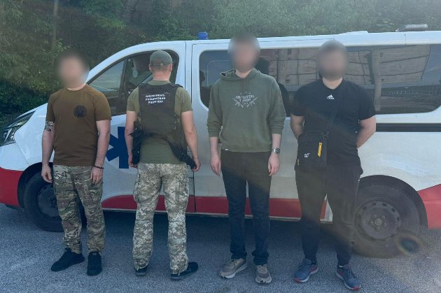 Автомобіль волонтерів використали для переправлення ухилянтів за кордон