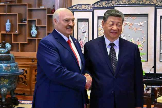 Лукашенко після переговорів із Путіним вирушив до Китаю на зустріч із Сі Цзіньпіном