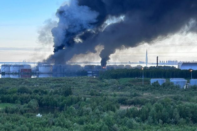 Дрони атакували нафтотермінал у Петербурзі — у день відкриття економічного форуму, де має виступити путін