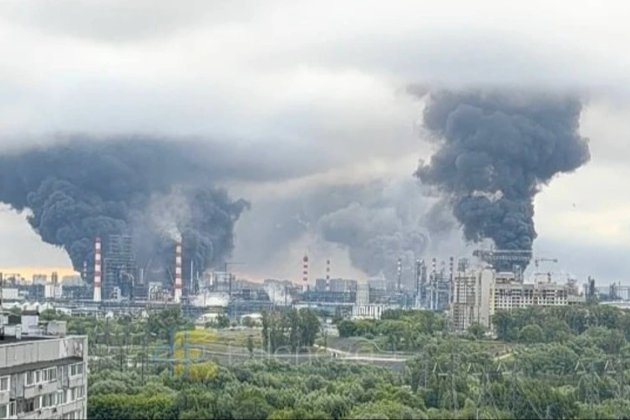Українські дрони атакували Московський НПЗ: на підприємстві спалахнула масштабна пожежа