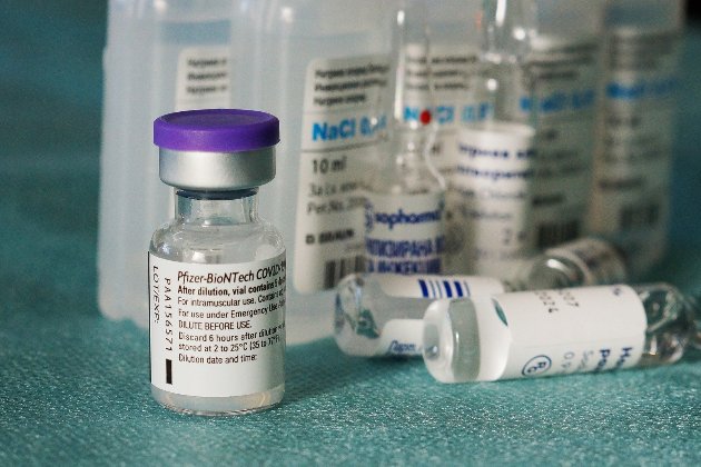 Для ефективного захисту від коронавірусу може знадобитися третя доза вакцини Pfizer