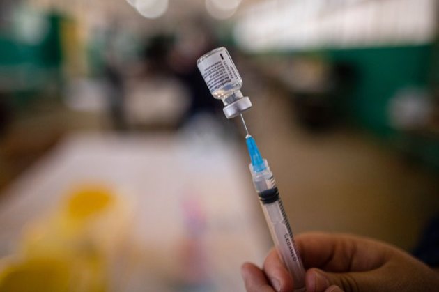 У Києві не зможуть щепити вакциною Pfizer усіх охочих попри обіцянку МОЗ. Не вистачить вакцин — координатор