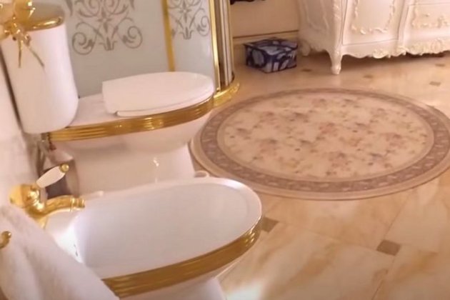 В особняку російського полковника знайшли золотий туалет