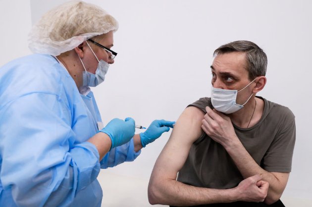 МОЗ може запровадити привілеї для COVID-вакцинованих на час локдауну