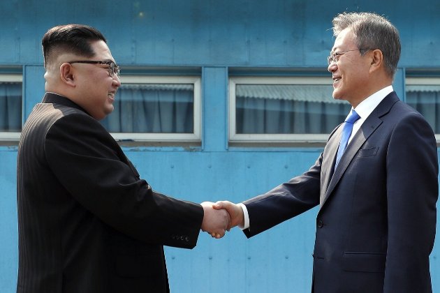 В річницю завершення війни. Північна та Південна Кореї відновили розірвані лінії зв'язку