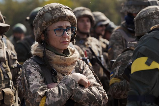 Міноборони та волонтери працюють над створенням військової форми для жінок — ВВС